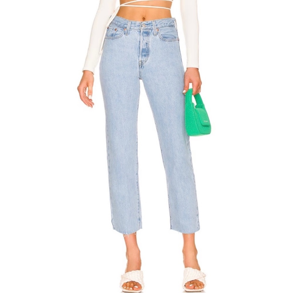 Levi’s Wedgie Straight Light Wash Jeans Size W26 L28